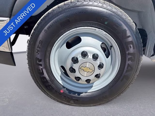 2026 Summit White Chevrolet Express Cutaway 3500 1WT RWD Long Wheelbase
