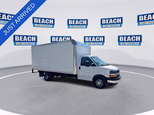2026 Summit White Chevrolet Express Cutaway 3500 1WT RWD Long Wheelbase