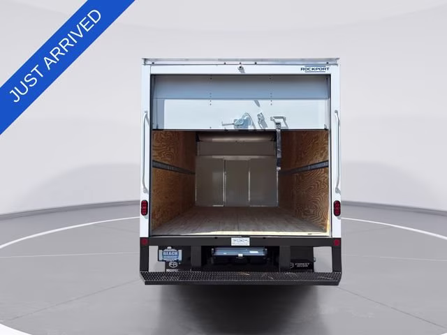 2026 Summit White Chevrolet Express Cutaway 3500 1WT RWD Long Wheelbase