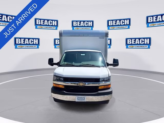 2026 Summit White Chevrolet Express Cutaway 3500 1WT RWD Long Wheelbase