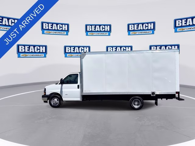 2026 Summit White Chevrolet Express Cutaway 3500 1WT RWD Long Wheelbase