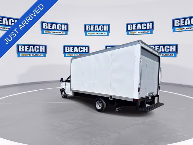 2026 Summit White Chevrolet Express Cutaway 3500 1WT RWD Long Wheelbase