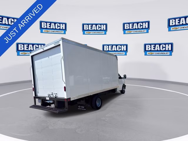 2026 Summit White Chevrolet Express Cutaway 3500 1WT RWD Long Wheelbase