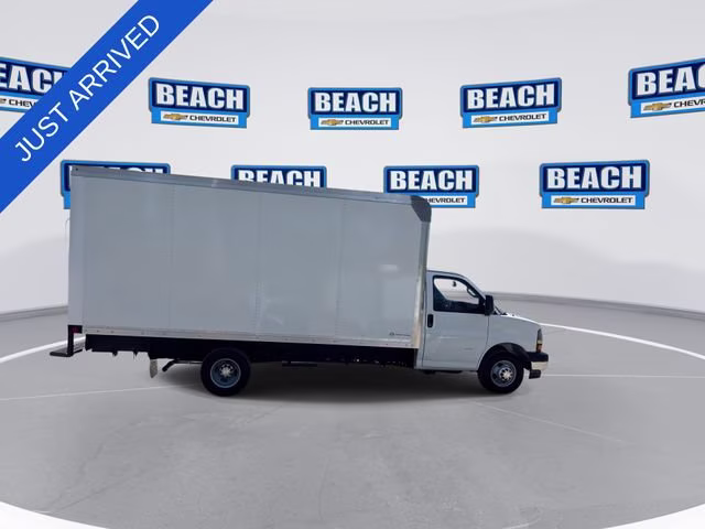 2026 Summit White Chevrolet Express Cutaway 3500 1WT RWD Long Wheelbase
