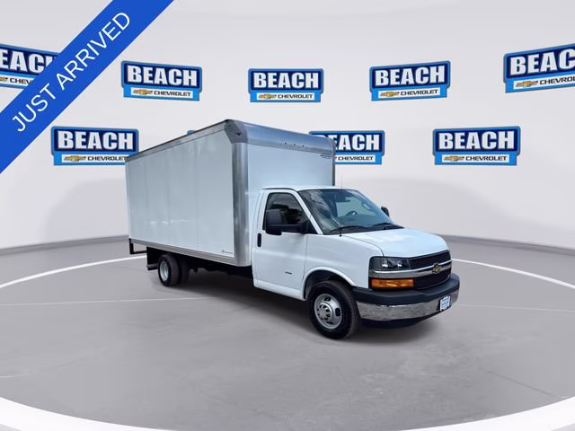 2026 Summit White Chevrolet Express Cutaway 3500 1WT RWD Long Wheelbase