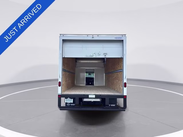 2026 Summit White Chevrolet Express Cutaway 3500 1WT RWD Long Wheelbase