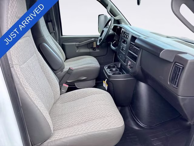 2026 Summit White Chevrolet Express Cutaway 3500 1WT RWD Long Wheelbase