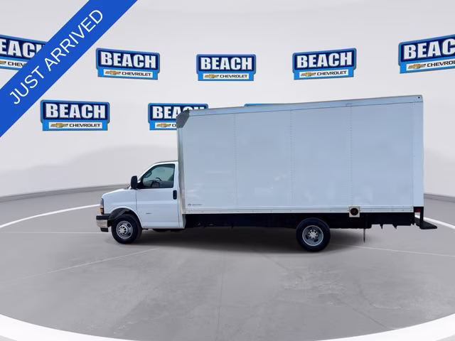 2026 Summit White Chevrolet Express Cutaway 3500 1WT RWD Long Wheelbase