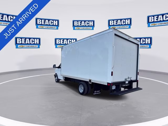 2026 Summit White Chevrolet Express Cutaway 3500 1WT RWD Long Wheelbase