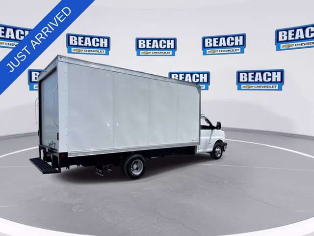 2026 Summit White Chevrolet Express Cutaway 3500 1WT RWD Long Wheelbase