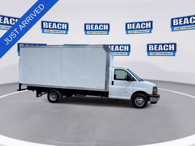 2026 Summit White Chevrolet Express Cutaway 3500 1WT RWD Long Wheelbase