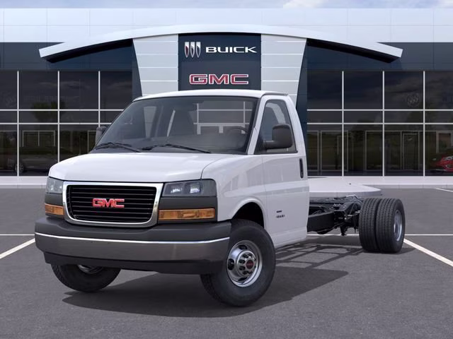 2026 Summit White GMC Savana Cutaway 4500 2WT RWD Long Wheelbase