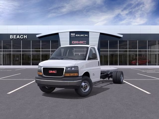 2026 Summit White GMC Savana Cutaway 4500 2WT RWD Long Wheelbase