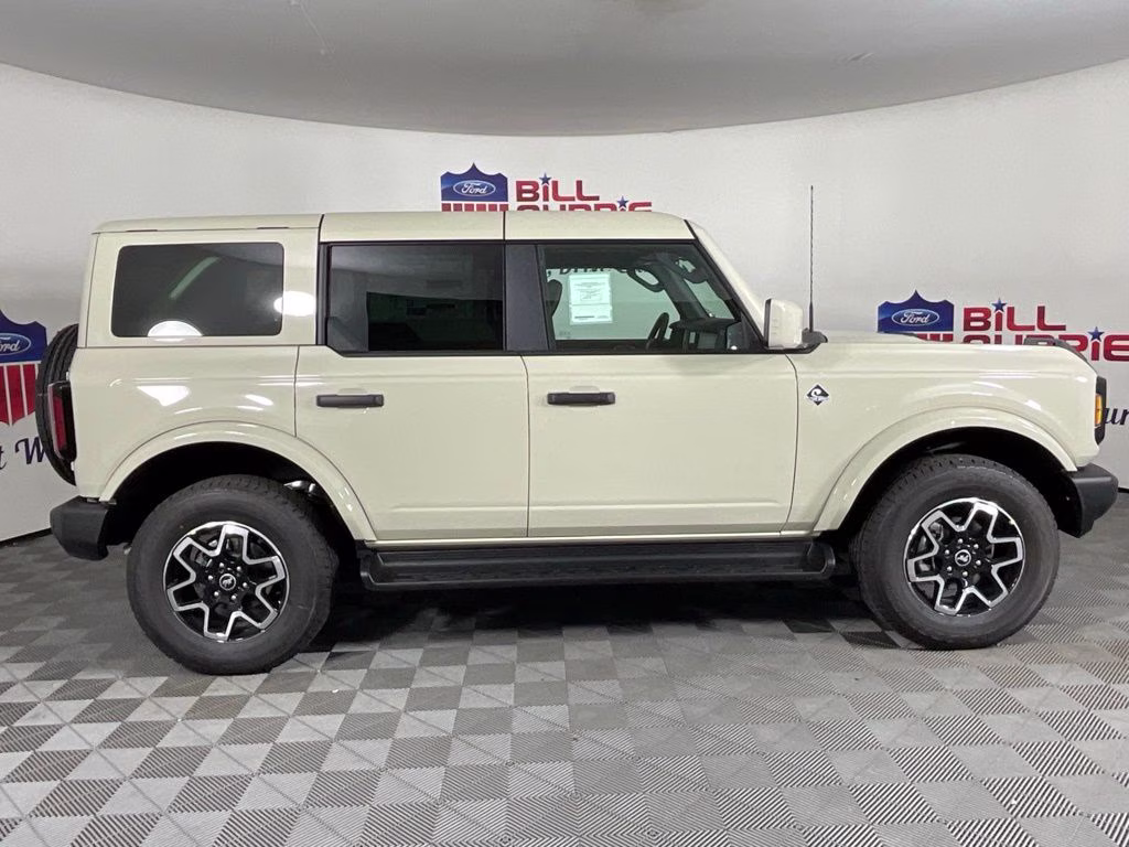 2026 Desert Sand Ford Bronco Outer Banks 4X4 SUV
