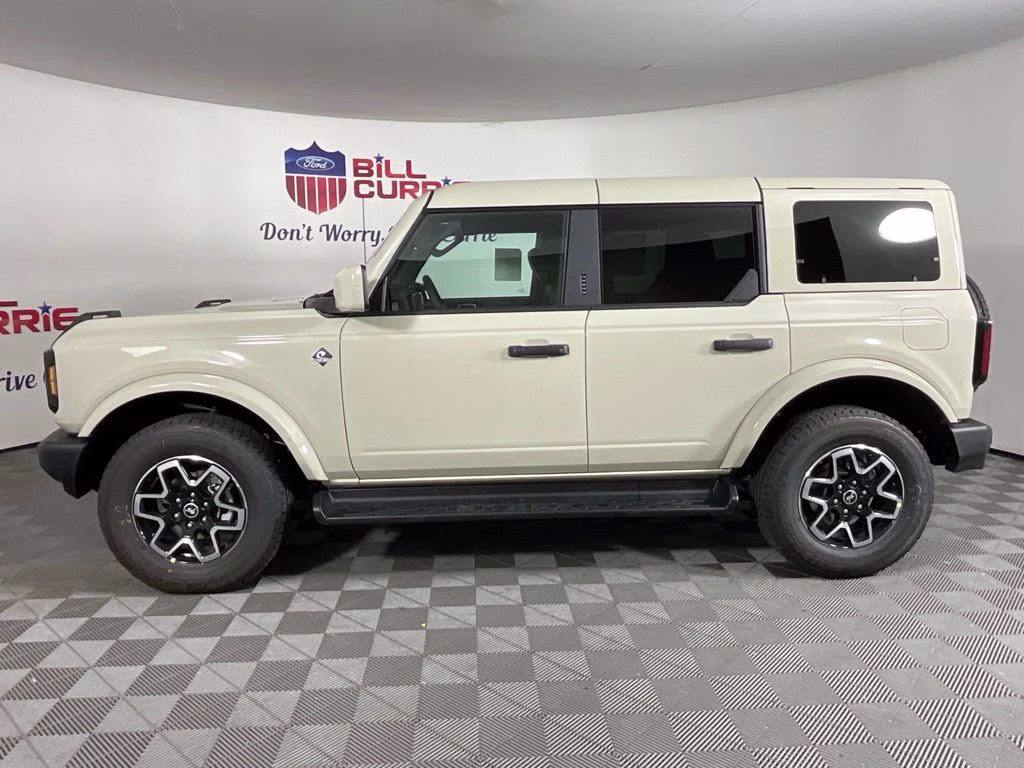 2026 Desert Sand Ford Bronco Outer Banks 4X4 SUV