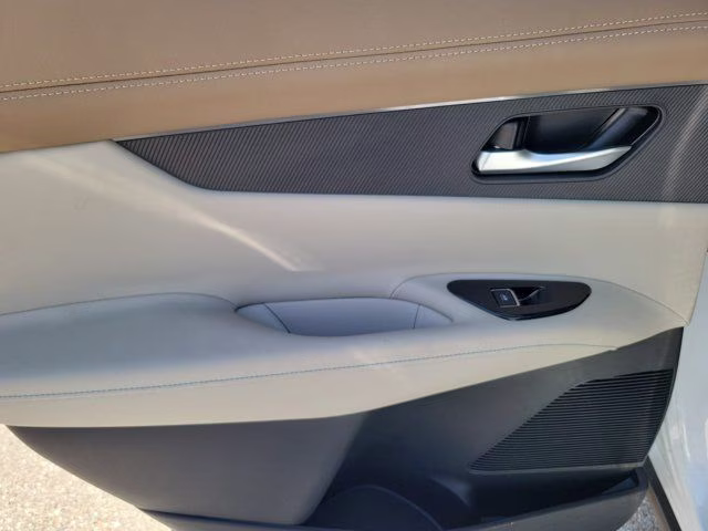 2025 Everest White Pearl Tricoat Nissan Murano Platinum AWD SUV