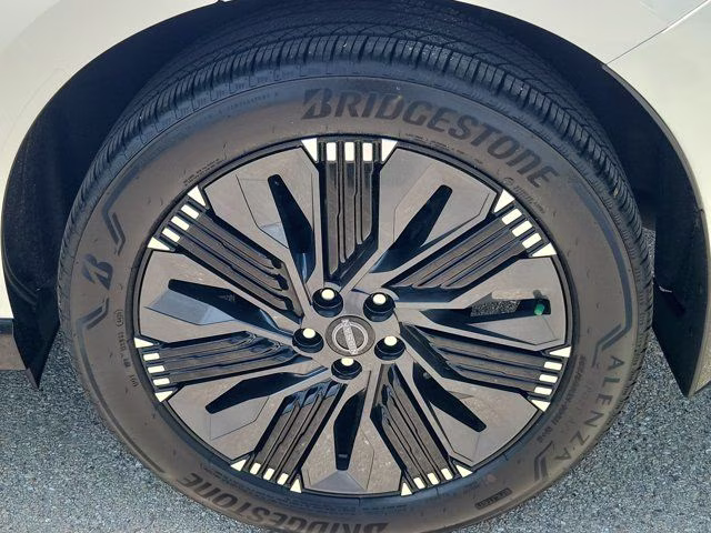 2025 Everest White Pearl Tricoat Nissan Murano Platinum AWD SUV