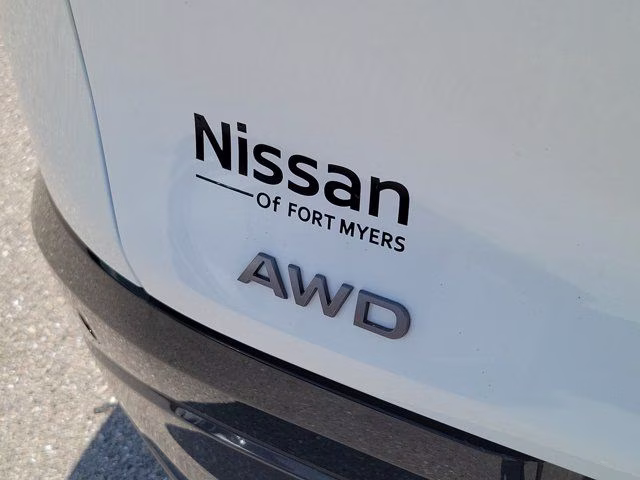 2025 Everest White Pearl Tricoat Nissan Murano Platinum AWD SUV