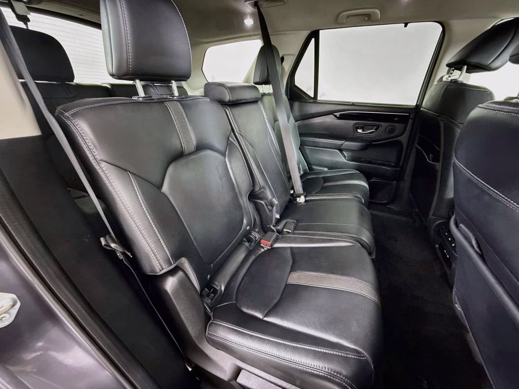 2025 Crystal Black Pearl Honda Pilot EX-L FWD SUV