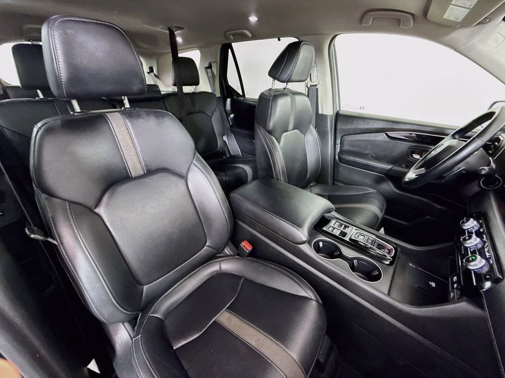 2025 Crystal Black Pearl Honda Pilot EX-L FWD SUV