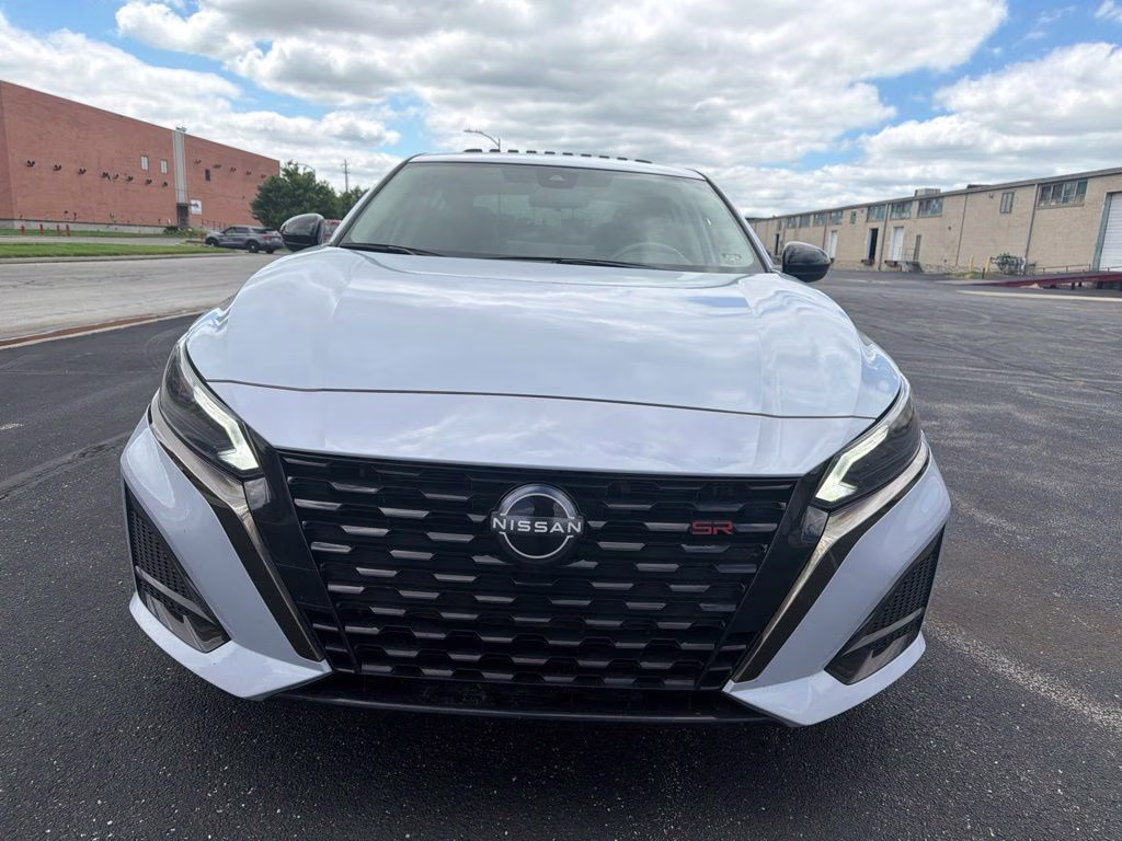 Used 2023 Nissan Altima SR with VIN 1N4BL4CV0PN362055 for sale in Kansas City