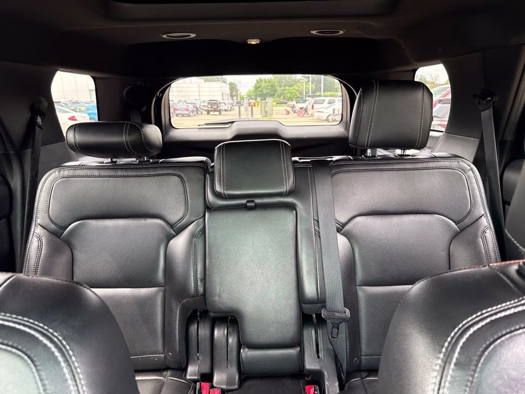 2016 White Platinum Metallic Tri-Coat Ford Explorer Limited 4X4 SUV