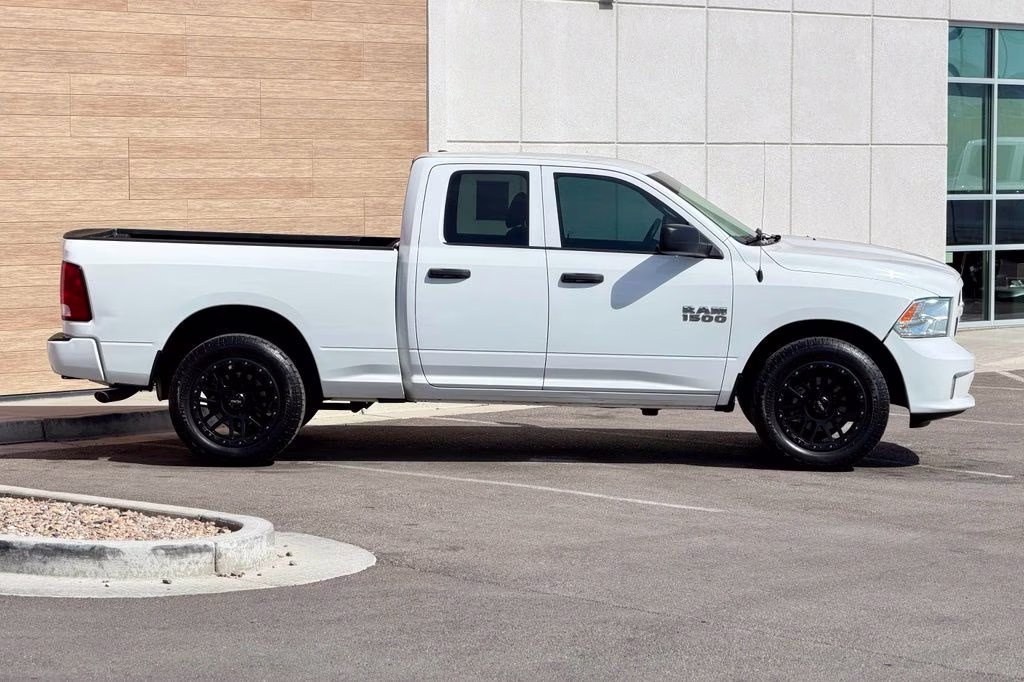 2017 Bright White Clearcoat Ram 1500 Express 4X4 Truck