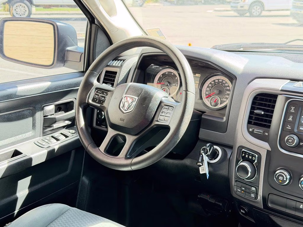 2017 Bright White Clearcoat Ram 1500 Express 4X4 Truck