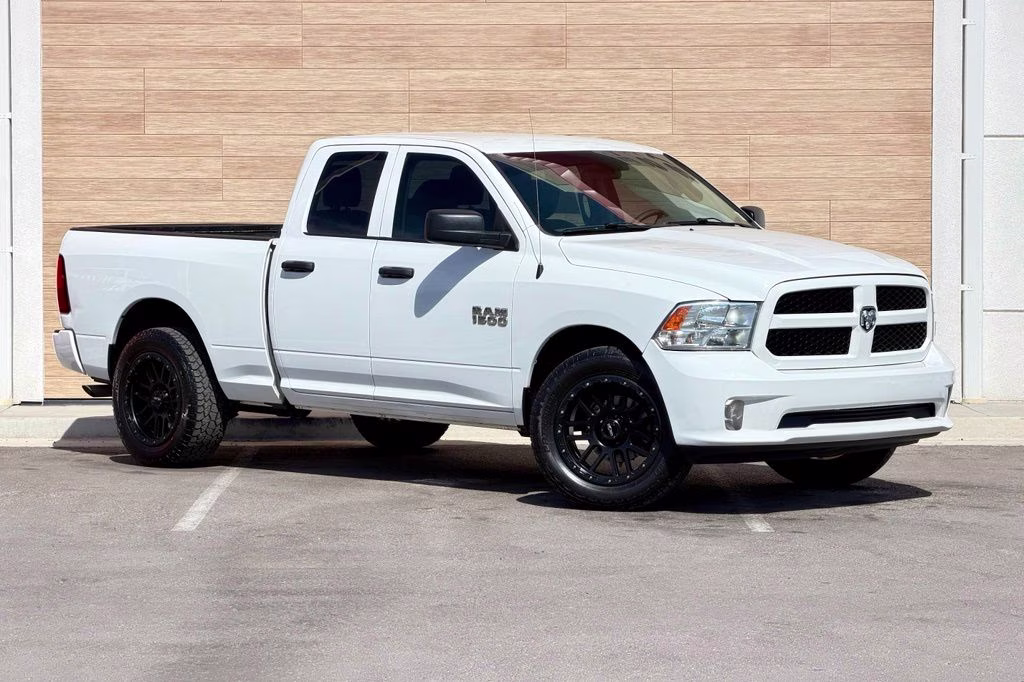 2017 Bright White Clearcoat Ram 1500 Express 4X4 Truck