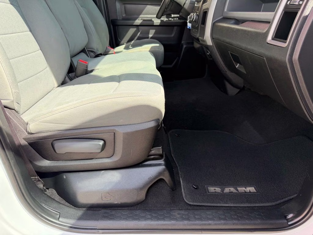 2017 Bright White Clearcoat Ram 1500 Express 4X4 Truck