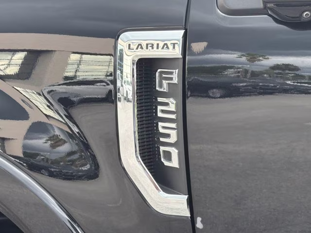 2022 Agate Black Metallic Ford Super Duty F-250 SRW Lariat 4X4 Truck