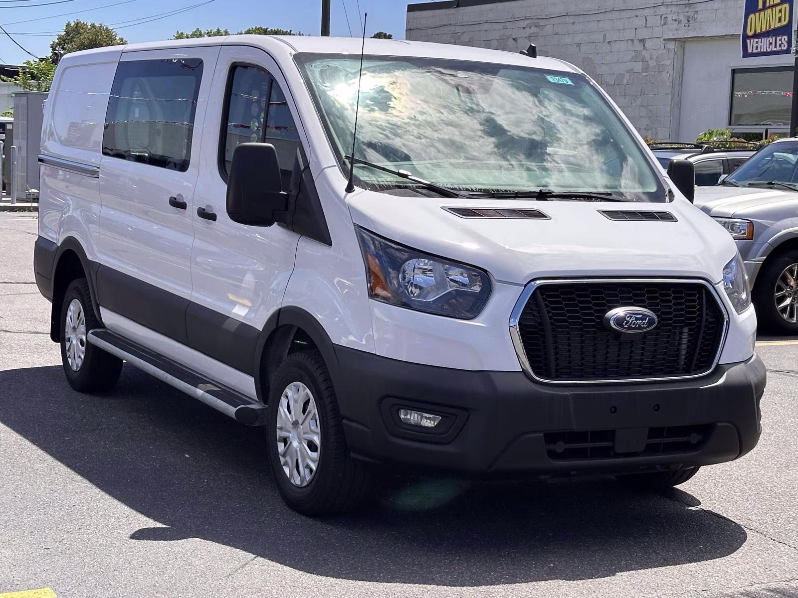2025 Oxford White Ford Transit Cargo Van T-250 130 Low Rf 9070 GVWR RWD RWD Van