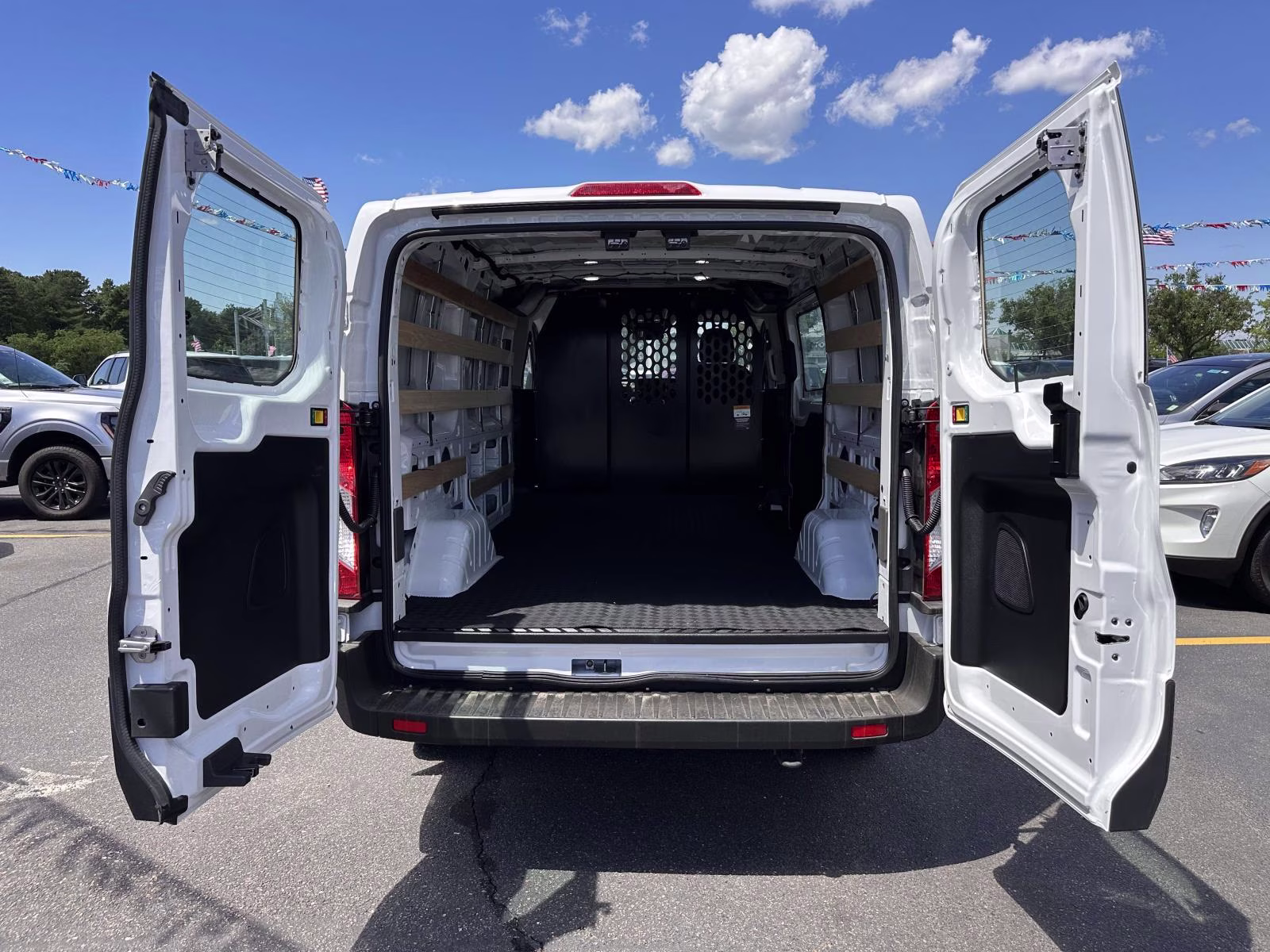 2025 Oxford White Ford Transit Cargo Van T-250 130 Low Rf 9070 GVWR RWD RWD Van
