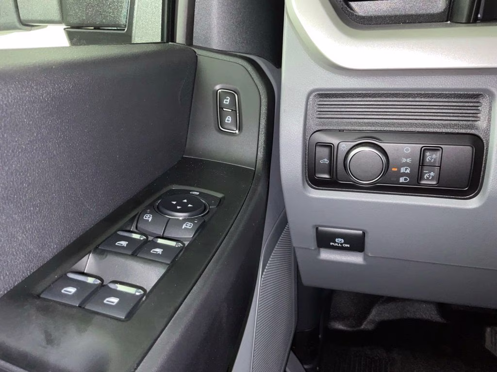 2026 Oxford White Ford Super Duty F-350 SRW XL 4X4 Truck