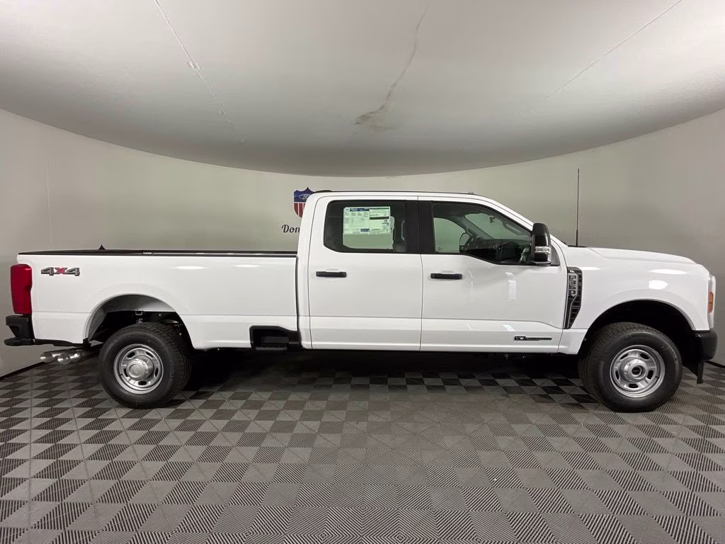 2026 Oxford White Ford Super Duty F-350 SRW XL 4X4 Truck