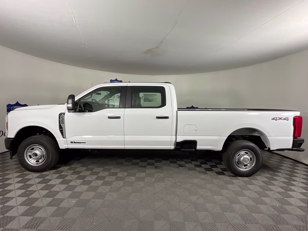 2026 Oxford White Ford Super Duty F-350 SRW XL 4X4 Truck