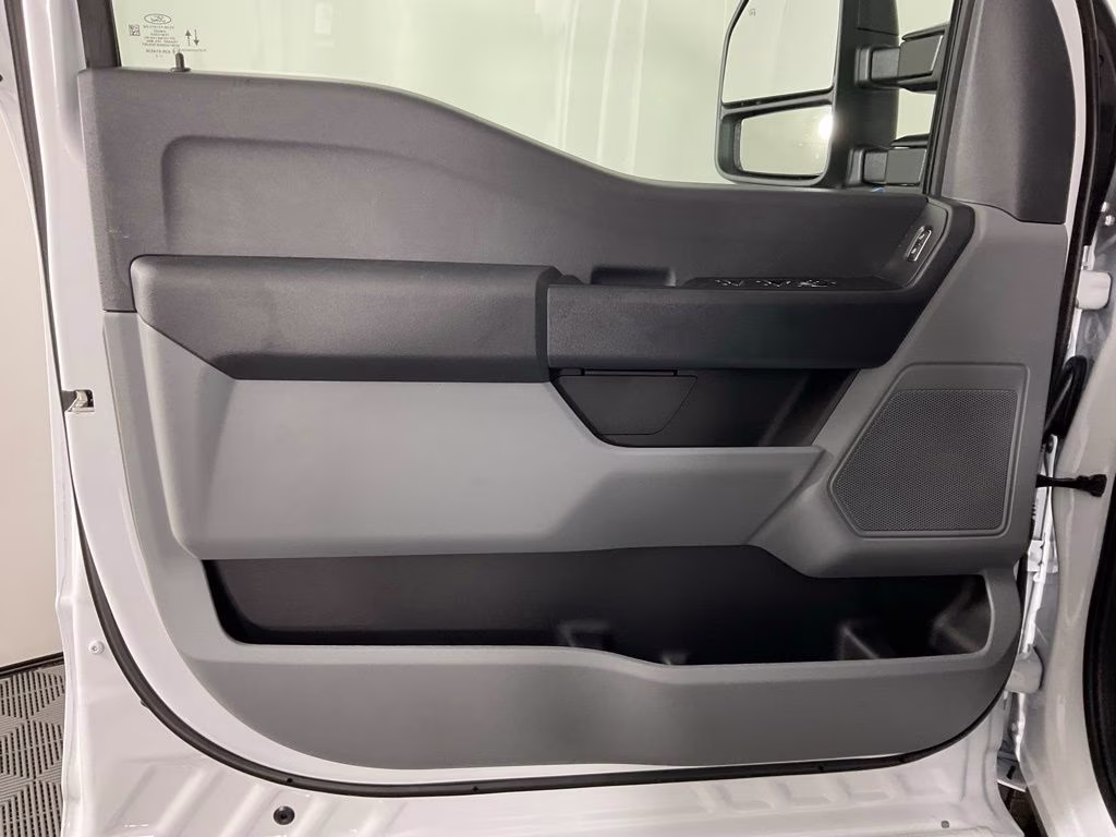 2026 Oxford White Ford Super Duty F-350 SRW XL 4X4 Truck