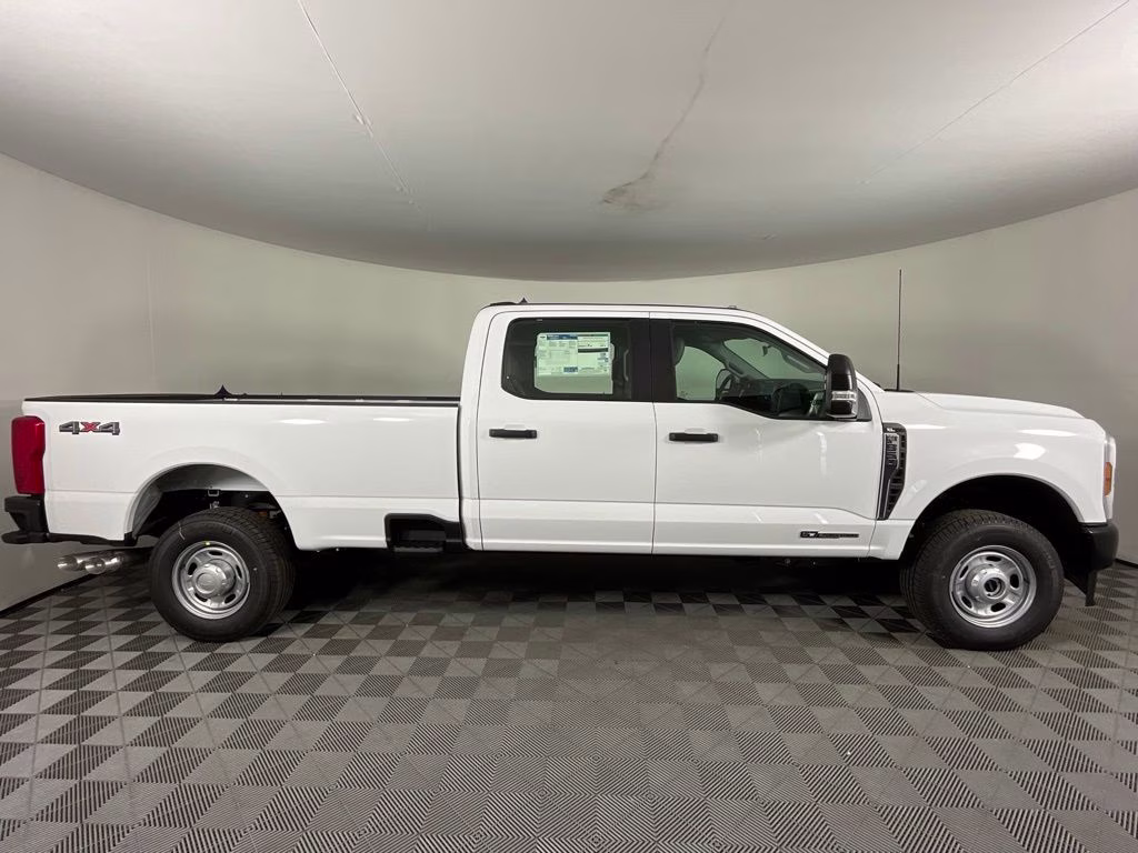 2026 Oxford White Ford Super Duty F-350 SRW XL 4X4 Truck