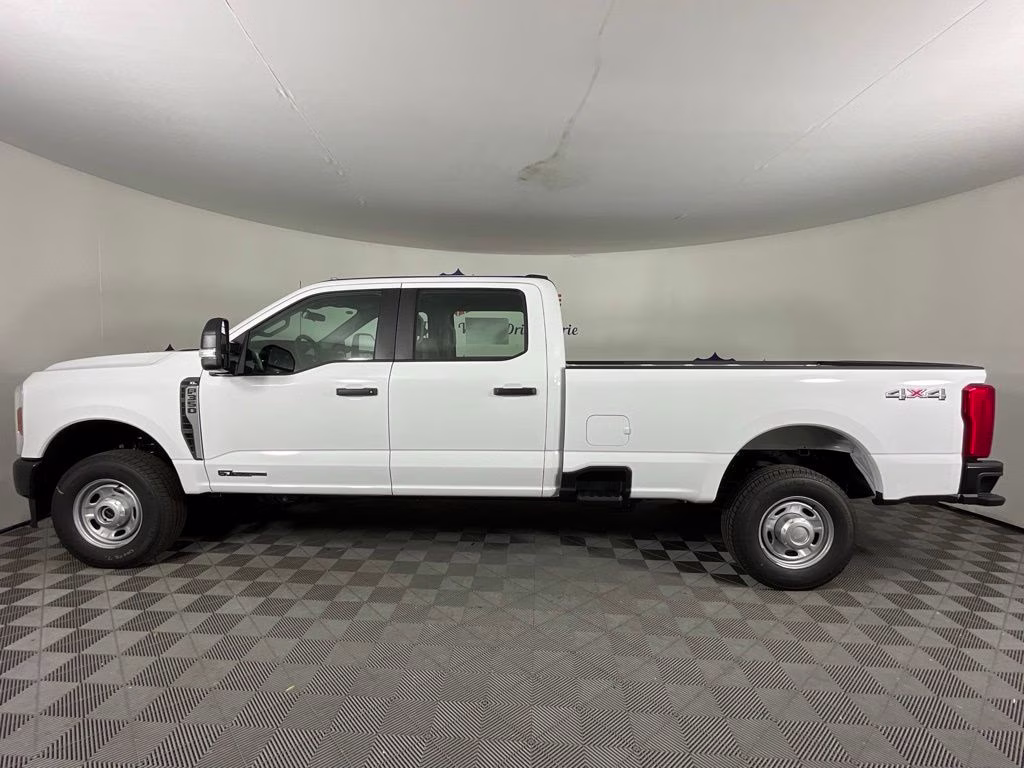 2026 Oxford White Ford Super Duty F-350 SRW XL 4X4 Truck