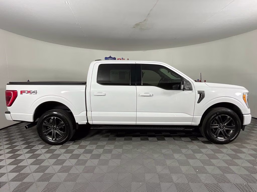 2021 Oxford White Ford F-150 XLT 4X4 Truck