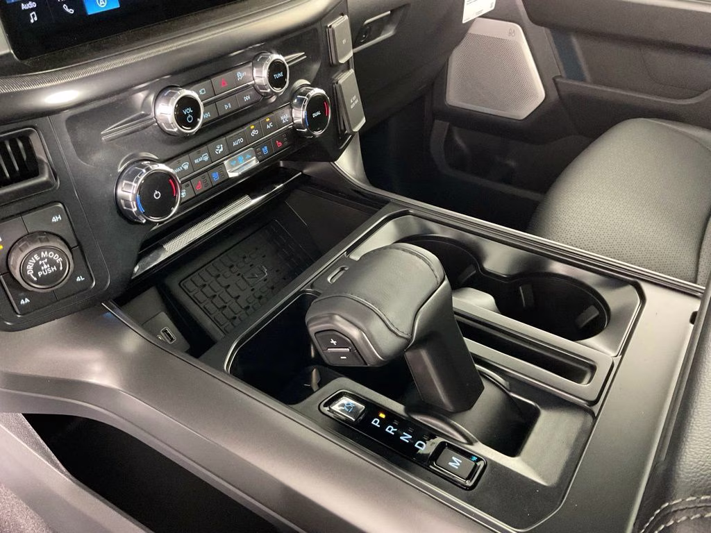2026 Avalanche Ford F-150 Lariat 4X4 Truck