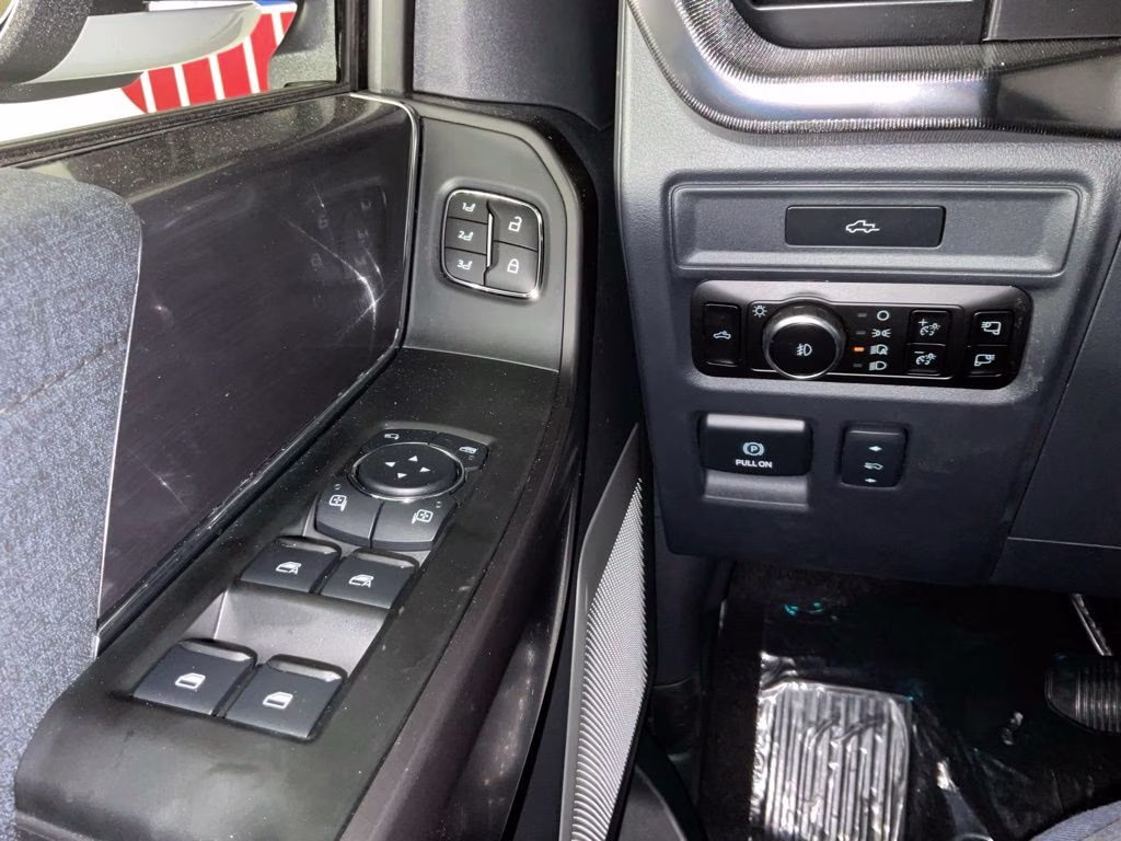 2026 Avalanche Ford F-150 Lariat 4X4 Truck