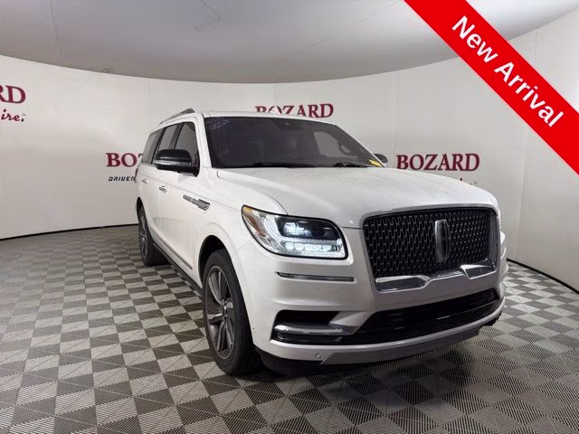 2019 White Lincoln Navigator Reserve 4X4 SUV