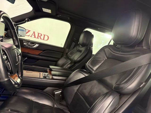 2019 White Lincoln Navigator Reserve 4X4 SUV