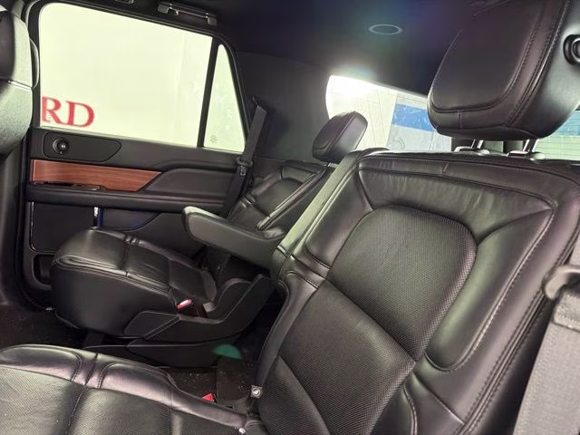 2019 White Lincoln Navigator Reserve 4X4 SUV