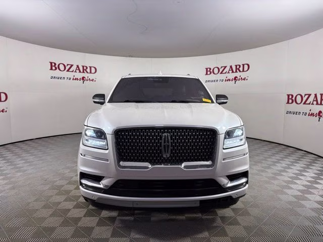 2019 White Lincoln Navigator Reserve 4X4 SUV
