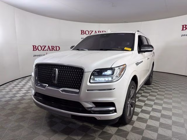 2019 White Lincoln Navigator Reserve 4X4 SUV