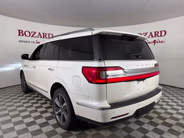 2019 White Lincoln Navigator Reserve 4X4 SUV