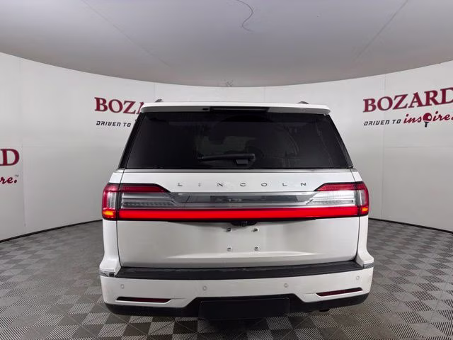 2019 White Lincoln Navigator Reserve 4X4 SUV