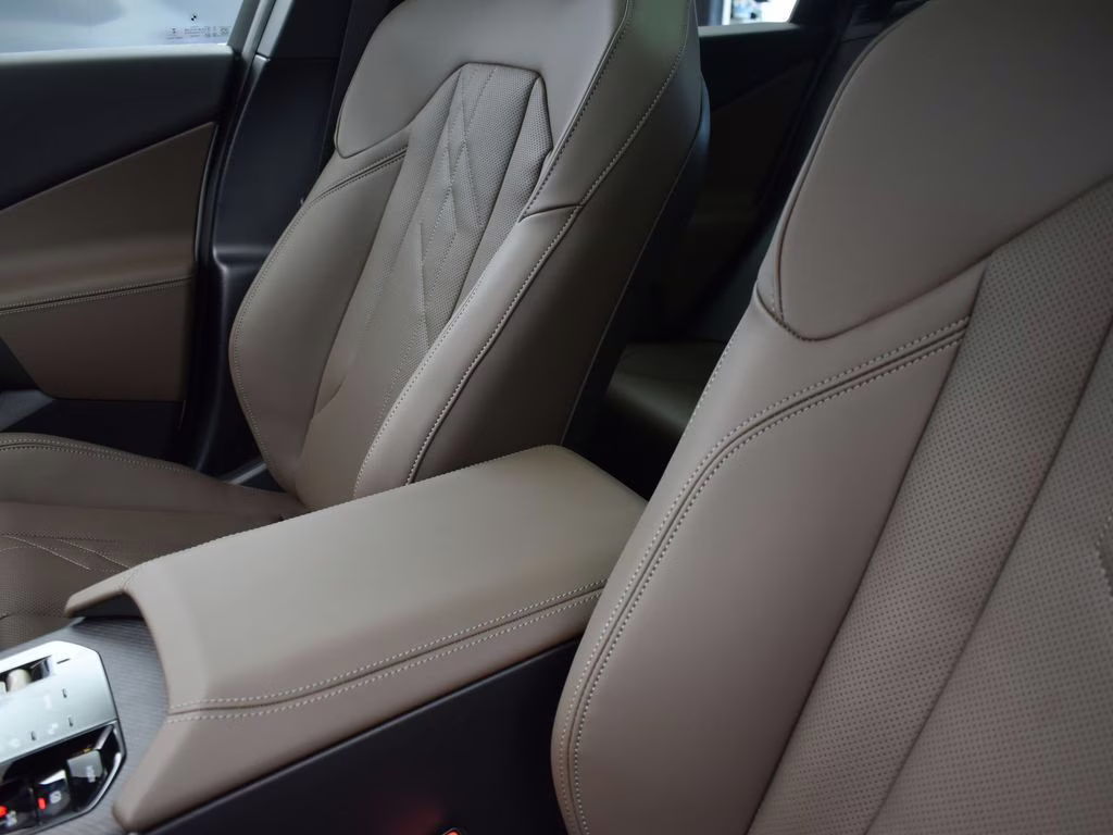 2025 Mineral White Metallic BMW X3 30 xDrive AWD SUV